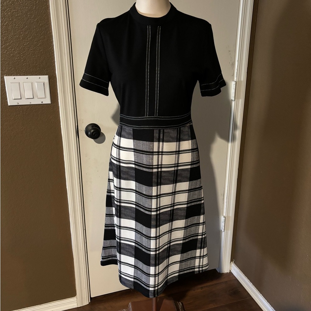 Super cute black and white women’s dress.